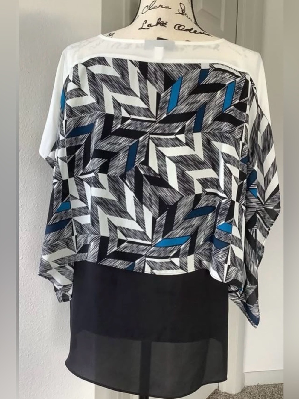 Abstract Geometric Blue-Accented Layered Women’s Top Alfani size 8 - Picture 2 of 7